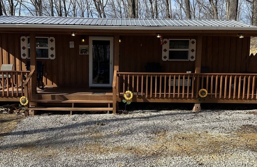 Goose Rock Cabin | Manchester's Mountain of RestnMountain top/private/sunsets/animals/rest relax