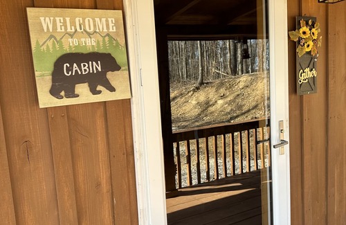 Goose Rock Cabin | Manchester's Mountain of RestnMountain top/private/sunsets/animals/rest relax