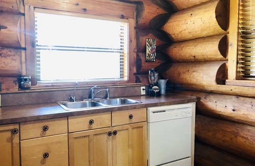 Marble Falls Cabin | Manda Shae: Charming Lakeside Escape Awaits You!