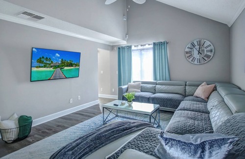 Southside House | Mandarin Oasis - beautiful backyard, comfy, central living quarters