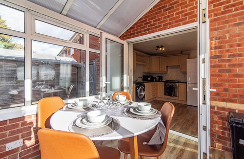 Alvaston House | Mandarin Styles 3 Bedroom w/Garden in Derby