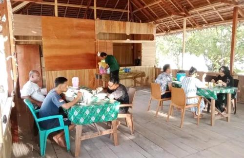 Pulau Fam House | MANDAROU HOMESTAY RAJA AMPAT