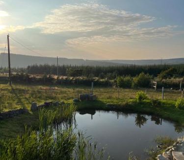 Cumnock Apartment | Maneight Luxury Lodge with hot tub