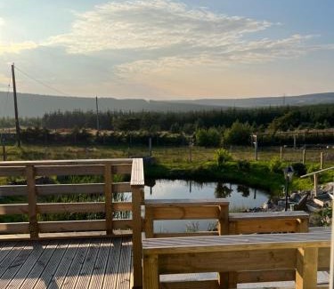 Cumnock Apartment | Maneight Luxury Lodge with hot tub
