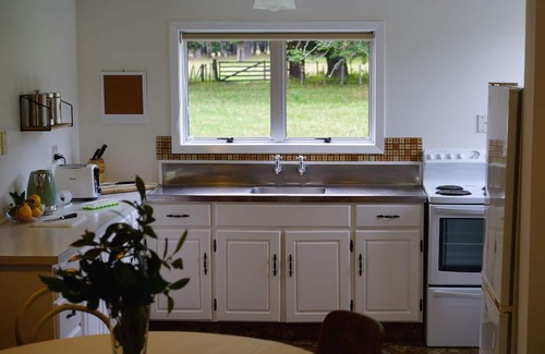 Western Lake Cottage | Manganui Cottage - Western Lake, South Wairarapa