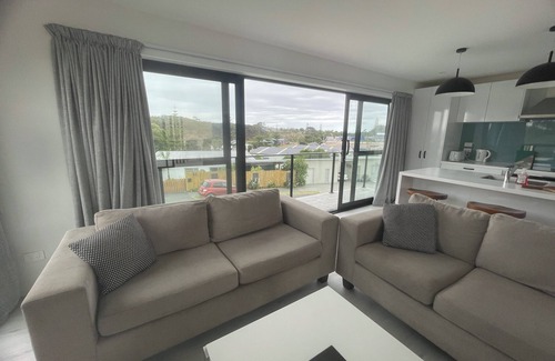 Mangawhai Heads House | Mangawhai Family Getaway, near beach and skate park with secure parking