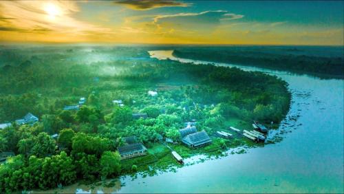 Giong Trom Bed & Breakfast | Mango Home Riverside Eco - Resort
