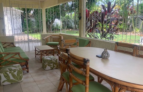 Folkestone House | Mango House - 2 bedroom. Walking distance to beach!
