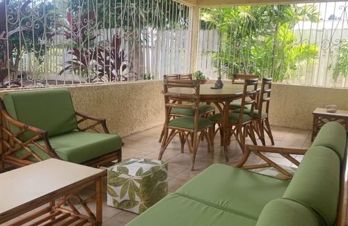 Folkestone House | Mango House - 2 bedroom. Walking distance to beach!