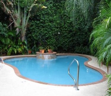 Parrot Cove Bed & Breakfast | Mango Inn Bed and Breakfast