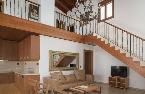 Linoperamata Villa | Manificus Villa II, with Heated Pool