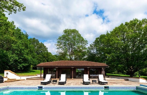 Potters Bar Villa | Manison With Pool and Tennis Court