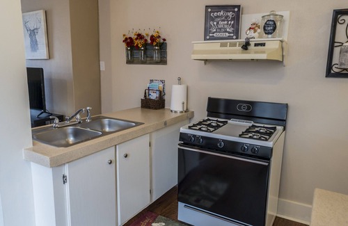 Manitou Springs Apartment | Manitou Loft Apartment 3A. 2 Bedroom, 1 bath, sleeps 5