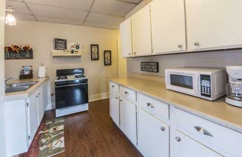 Manitou Springs Apartment | Manitou Loft Apartment 3A. 2 Bedroom, 1 bath, sleeps 5