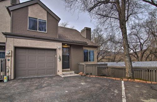 Manitou Springs Apartment | Manitou Springs Escape with AandC and Private Deck!