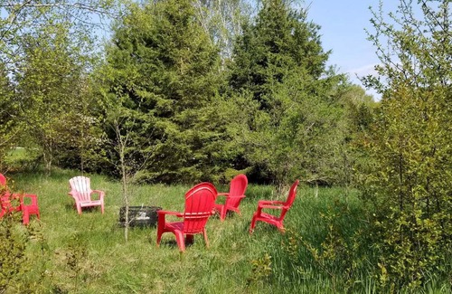 Manitoulin District House | Manitoulin Island, Cozy Retreat . 3 min Walk to Dock
