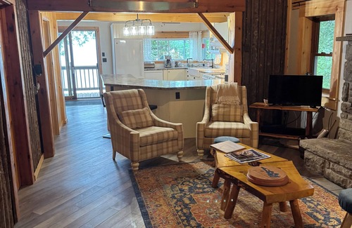 Manitoulin District Cottage | Manitoulin Island-Gorgeous Lakefront Cedar Cottage & Bunkie