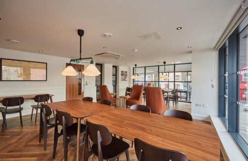 William Morris Apartment | Mannequin House London