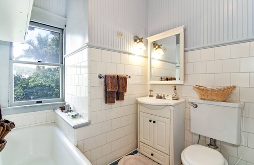 Manoa Bed & Breakfast | Manoa Valley Inn