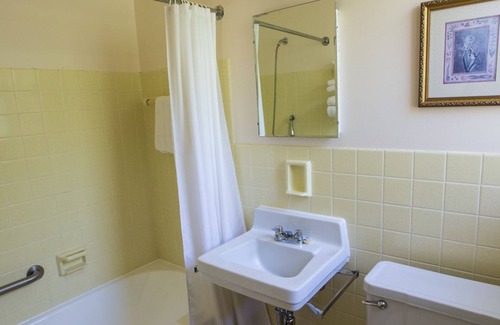 Chateauguay Hotel | Manoir D'Youville
