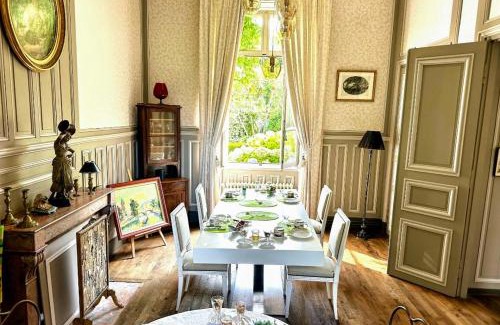 Quintin Bed & Breakfast | Manoir de charme Roz Maria-Parking clos
