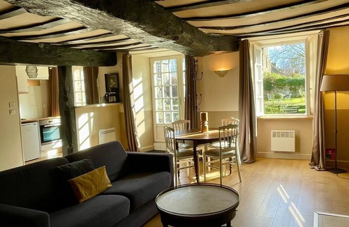 Mont-Dol Apartment | Manoir de la Bégaudière : Gîte Duguay Trouin