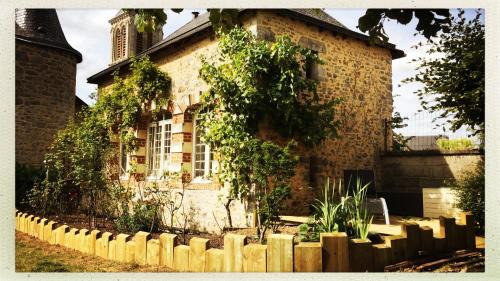 Soulge-sur-Ouette Bed & Breakfast | Manoir de la Grand'Cour