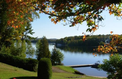 Saint-Raymond Hotel | Manoir du Lac Sept-Îles