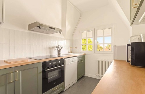 Touques Apartment | Manoir du Vert Galant 4 people accomodation Balcony Fully Furnished CC Deauville