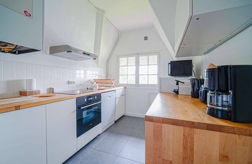 Touques Apartment | Manoir du Vert Galant 4 people accomodation Balcony Fully Furnished CC Deauville
