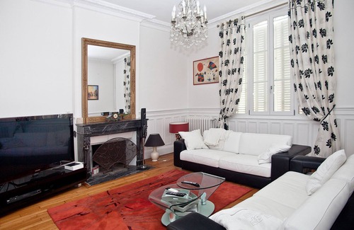Vitry-le-Francois House | Manoir François 1er la violette