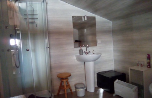 Beaumont House | Manoir Le Cristal bed and breakfast, Futuroscope at 27 euros! (the tower)