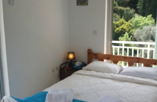 Livadi Bed & Breakfast | Manoleas Taverna & Rooms to Let