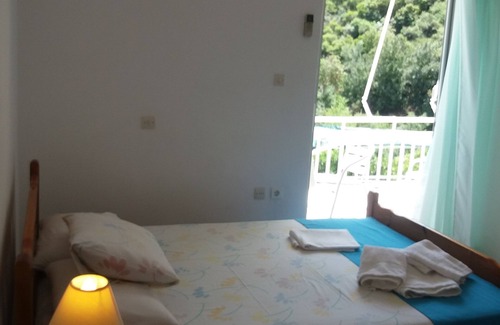 Livadi Bed & Breakfast | Manoleas Taverna & Rooms to Let