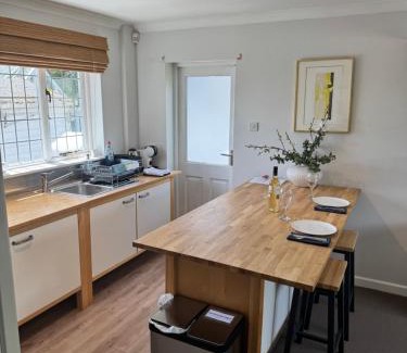 New Forest District House | Manor Bank Cottage Self Catering
