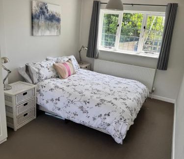 New Forest District House | Manor Bank Cottage Self Catering