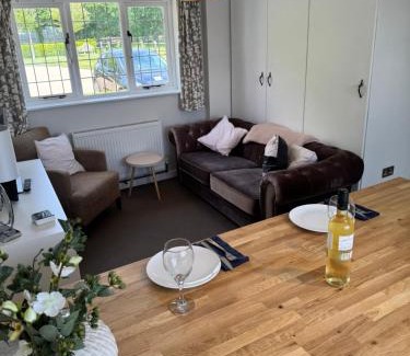 New Forest District House | Manor Bank Cottage Self Catering