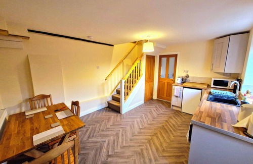 Hawbridge House | Manor Cottage Barn. Near the beautiful city of Worcester and Malvern.