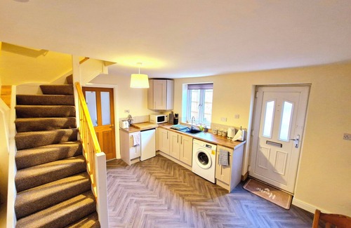 Hawbridge House | Manor Cottage Barn. Near the beautiful city of Worcester and Malvern.