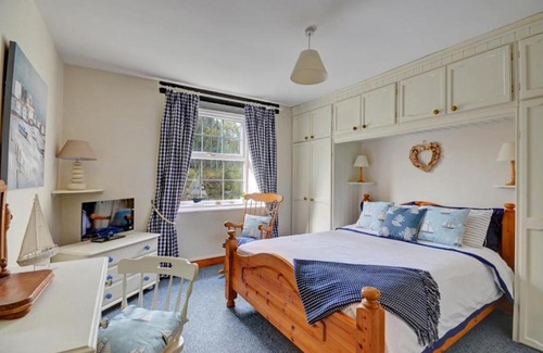 Redruth House | Manor Cottage