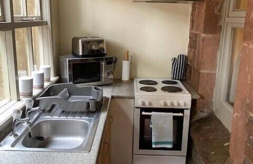 Thornton Hough Cottage | Manor Cottage One with Out Door Hot Tub