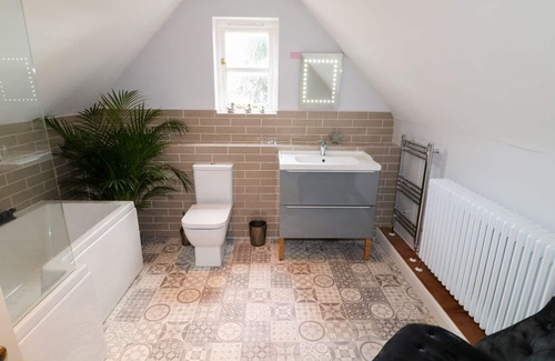 Twywell Cottage | MANOR FARM HOUSE COTTAGE, family friendly in Thrapston