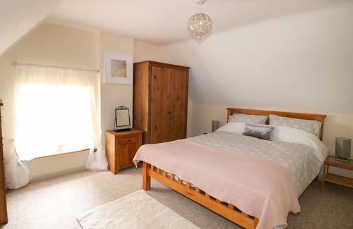 Twywell Cottage | MANOR FARM HOUSE COTTAGE, family friendly in Thrapston