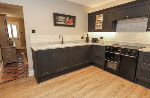 Bere Regis House | MANOR FARM HOUSE, pet friendly, country holiday cottage in Bere Regis