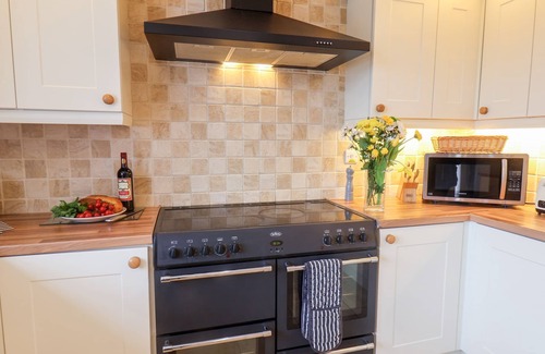 Reighton House | MANOR FARMHOUSE, pet friendly, character holiday cottage in Filey