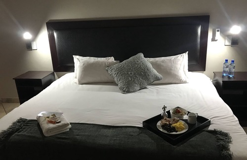 Kroondal House | Manor Hills Guest Lodge