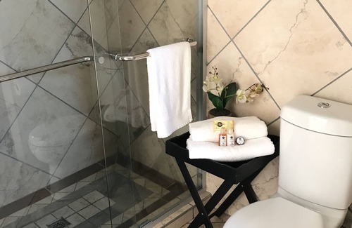 Kroondal House | Manor Hills Guest Lodge