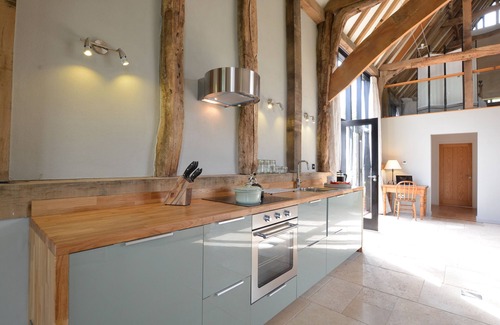 Saxmundham House | MANOR HOUSE BARN, PEASENHALL, pet friendly in Peasenhall
