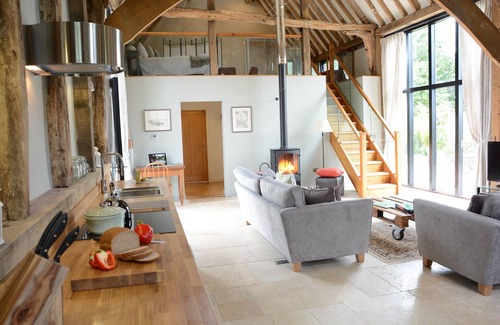 Saxmundham House | MANOR HOUSE BARN, PEASENHALL, pet friendly in Peasenhall