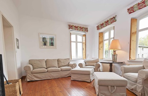 Neukamp House | Manor house Glowitz | idyllic location with garden + fireplace - GG 1